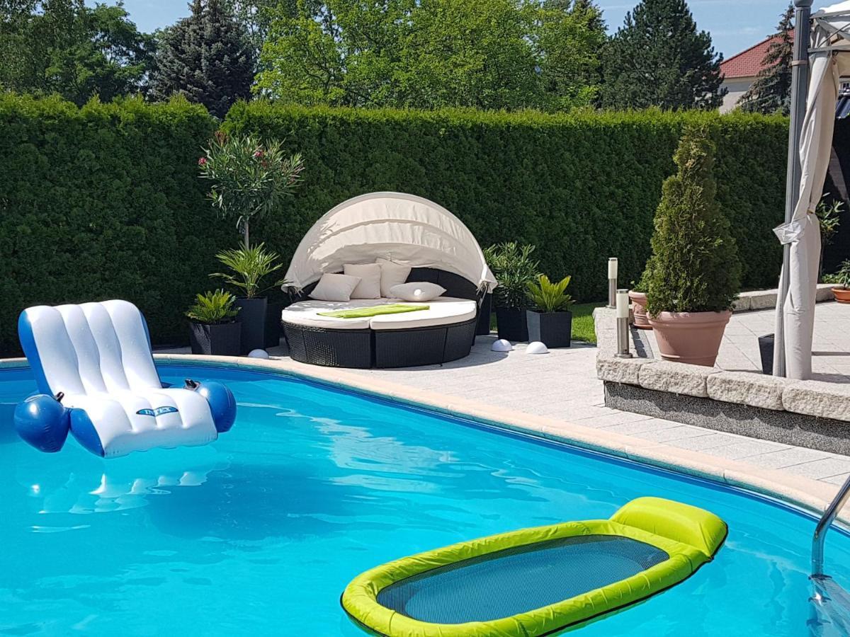 Gaestezimmer Im Bewohnten Efh Mit Pool Und Garten Ziltendorf Exterior foto