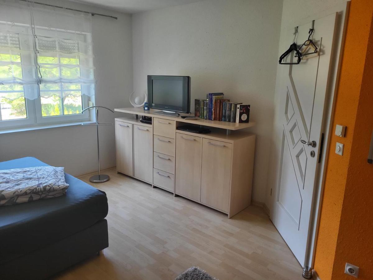 Gaestezimmer Im Bewohnten Efh Mit Pool Und Garten Ziltendorf Exterior foto
